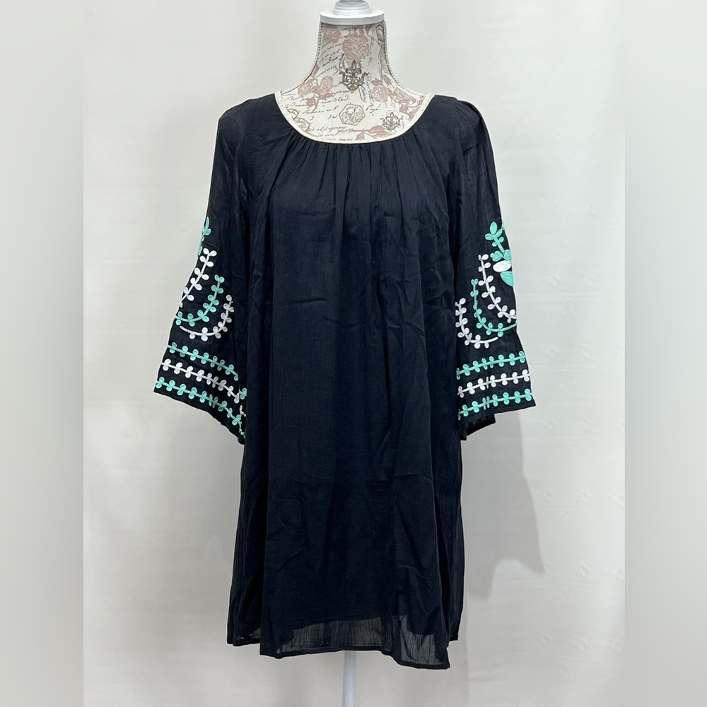 UMGEE Black with Aqua and white embroidered sleeves shift dress size S.